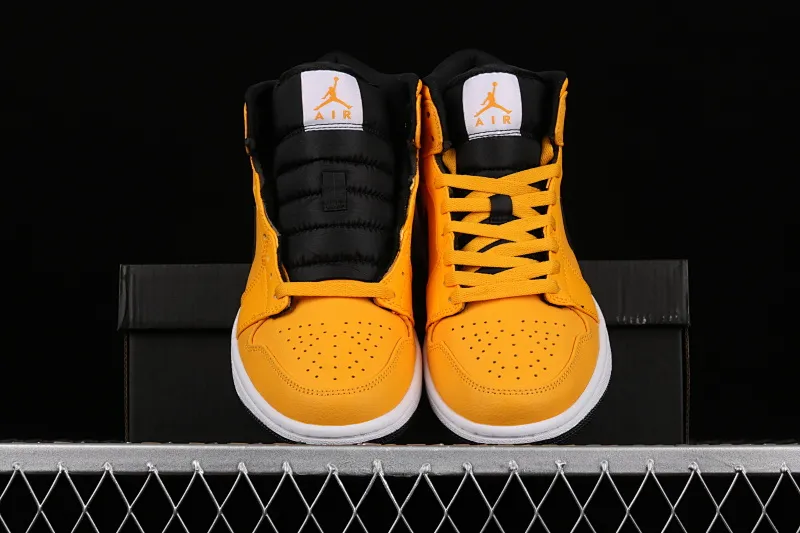 All Categories Air Jordan Jordan Series Basketball Shoes Air Jordan 1 Mid Air Jordan 1 Mid "Black and Yellow Little New Love" Taxi Color 554724-700